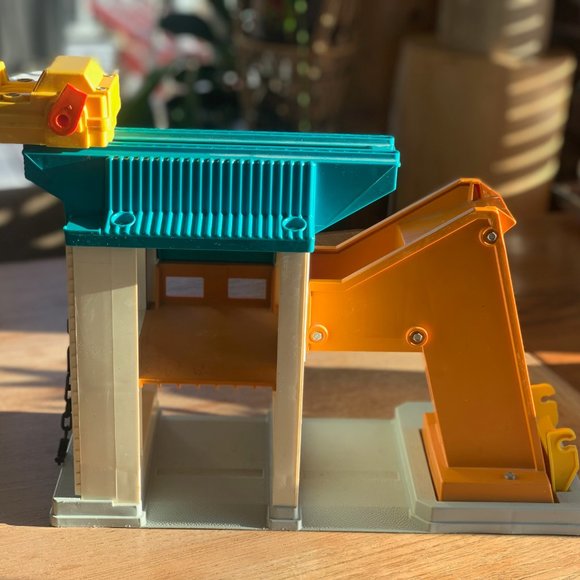 Vintage Fisher-Price Little People Lift & Load Depot set - #942, 1977-1979 - Picture 2 of 4